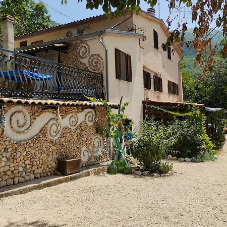 B&B Le Grette Gioia Dei Marsi Exteriör bild
